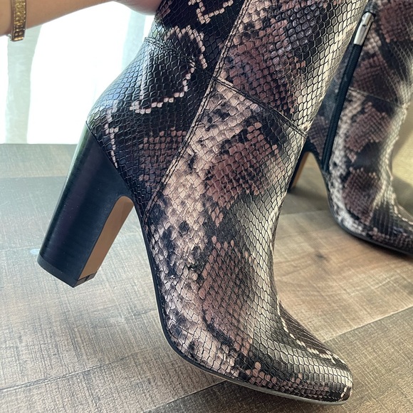 BRAND NEW Vince Camuto Boots! - Picture 2 of 3